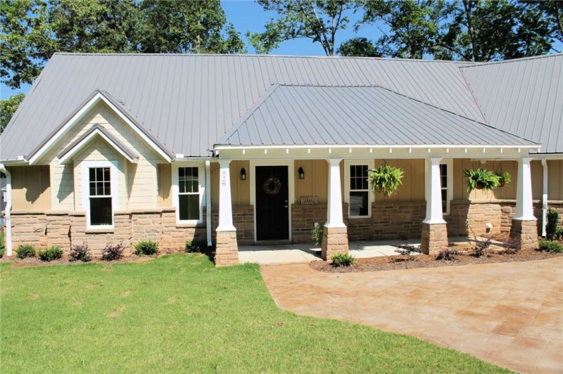 Property image 2 at 928 Falling Waters Lane, Seneca, SC 29672