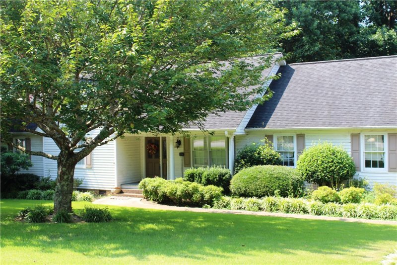 Property image 2 at 403 Burdine Drive, Easley, SC 29640