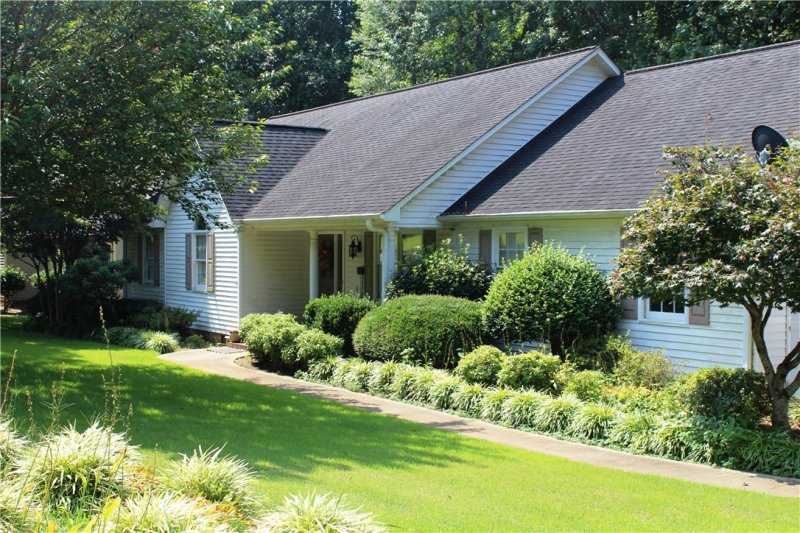 Property image 3 at 403 Burdine Drive, Easley, SC 29640