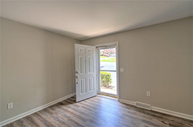 Property image 2 at 815 Edwards Road, Greenville, SC 29615