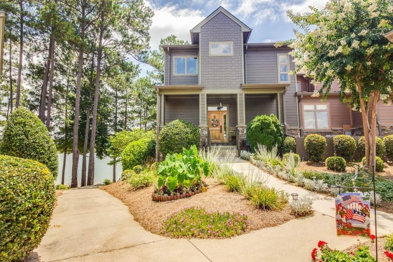 548 Sunset Point Drive