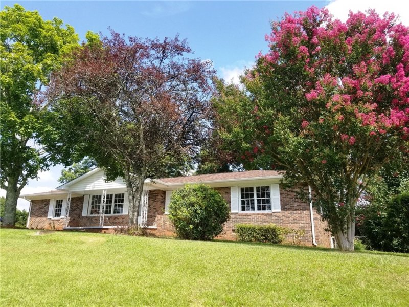 1090 N Hwy 11 Highway