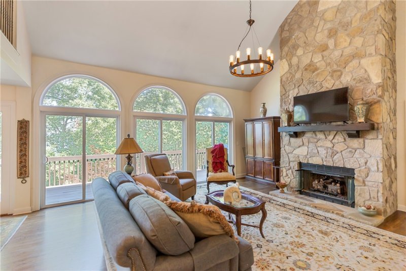 Property image 4 at 300 Wynswept Point, Seneca, SC 29672