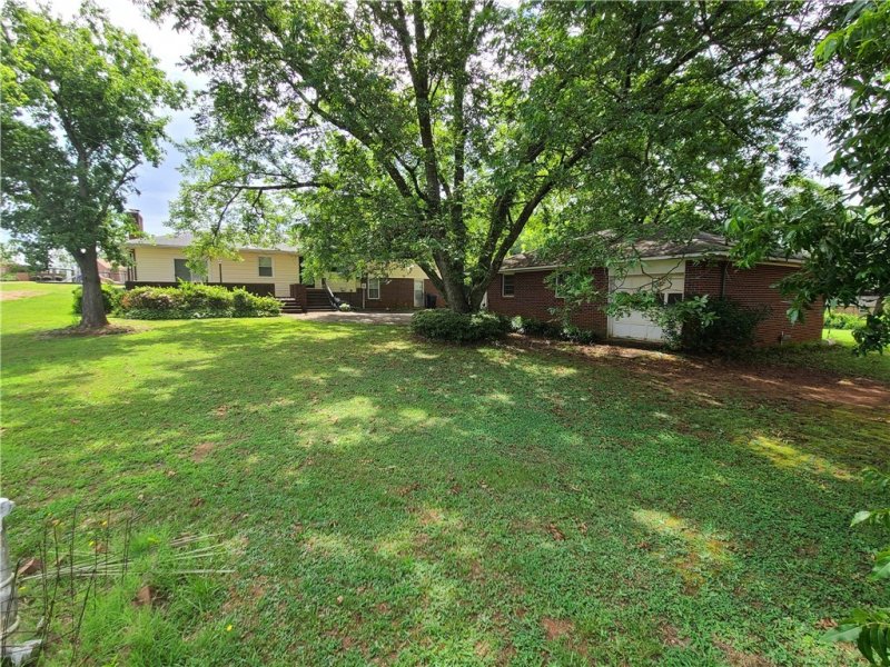 Property image 2 at 908 Plantation Road, Anderson, SC 29621