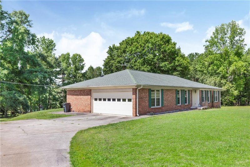 Property image 3 at 1207 Loualgia Drive, Anderson, SC 29626