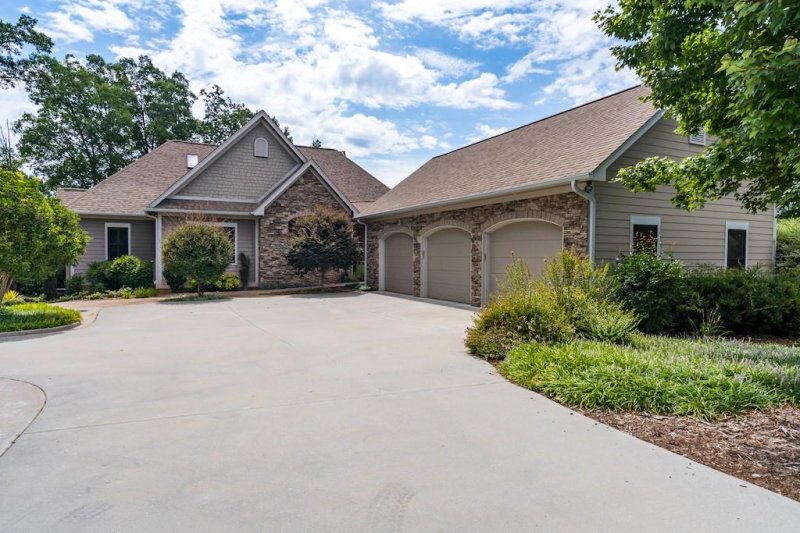 Property image 4 at 212 Bimini Drive, Seneca, SC 29672