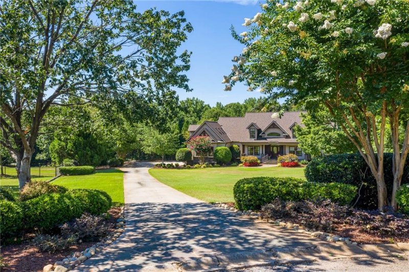 Property image 2 at 109 Milwee Court, Williamston, SC 29697