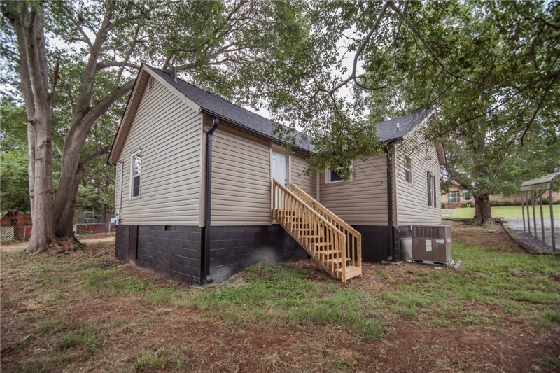 Property image 2 at 10 Clemson Street, Liberty, SC 29657