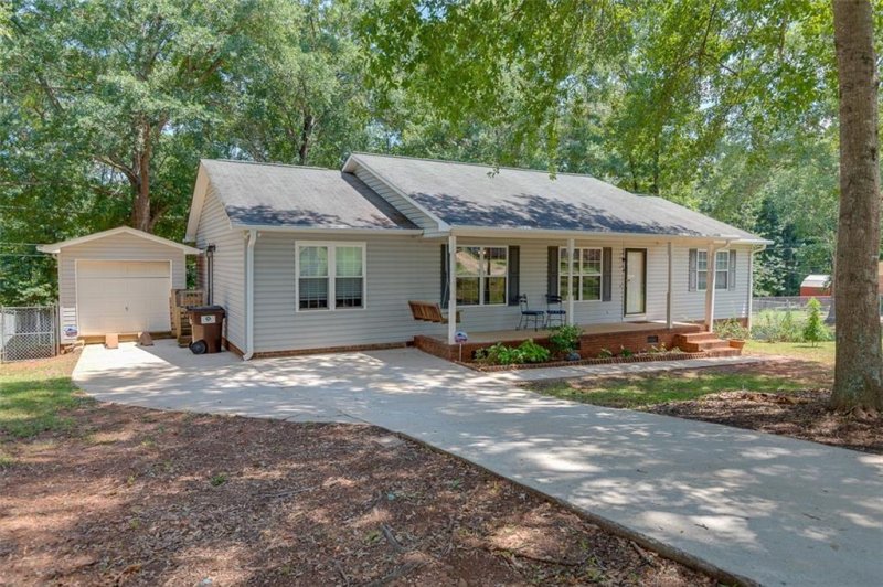 Property image 2 at 307 Meadowbrook Drive, Anderson, SC 29625