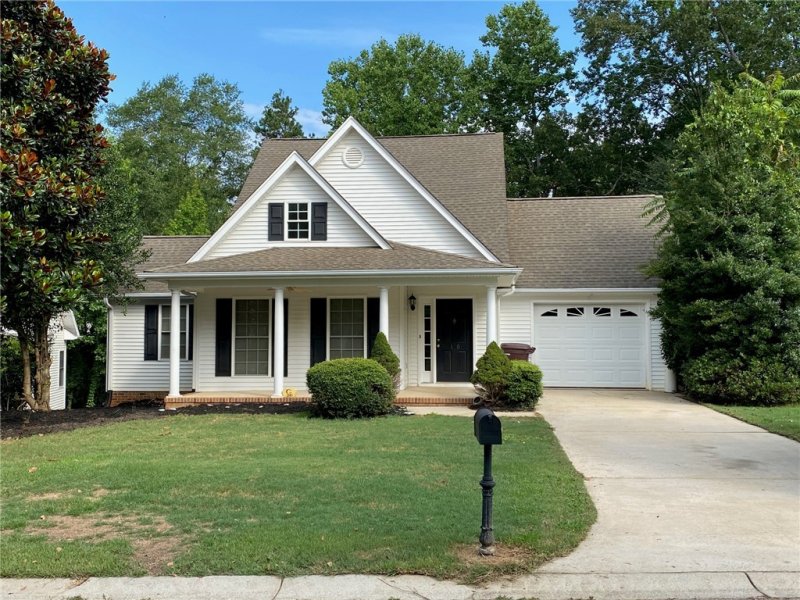 180 Grand Oak Circle