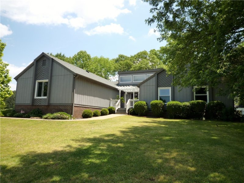 203 Oakwood Estates Drive