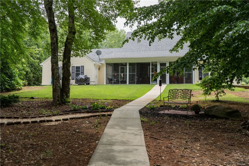 Property image 4 at 665 The Bear Boulevard, Tamassee, SC 29686