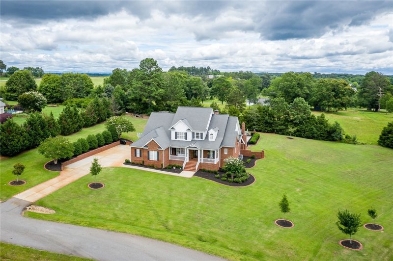 Property image 3 at 108 Carolina Cup, Belton, SC 29627