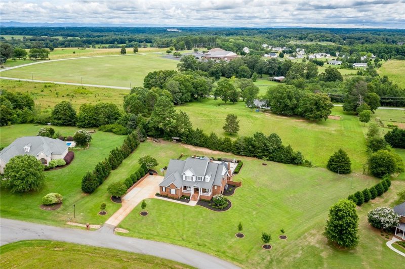 Property image 4 at 108 Carolina Cup, Belton, SC 29627