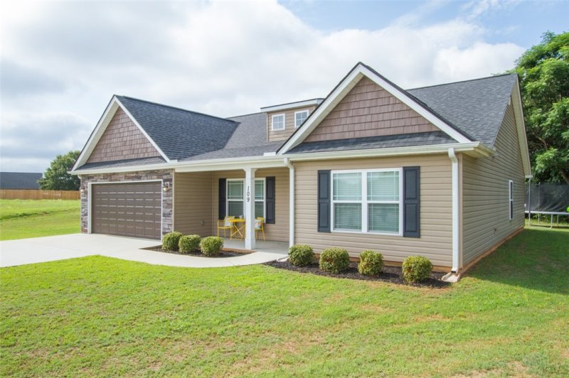 Property image 2 at 109 Tea Leaf Court, Anderson, SC 29626
