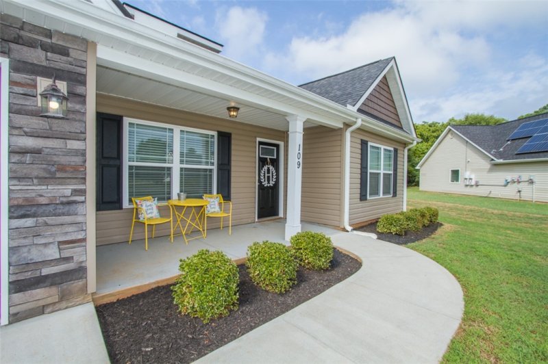 Property image 3 at 109 Tea Leaf Court, Anderson, SC 29626
