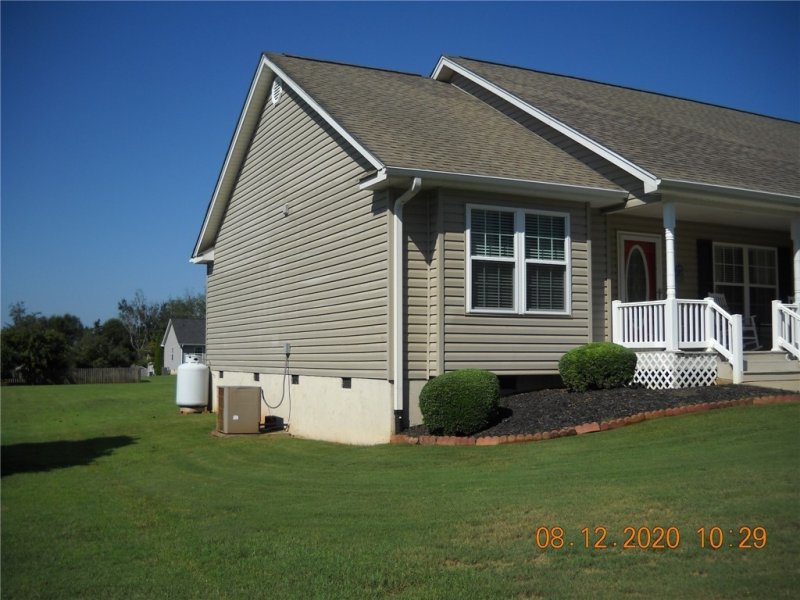 Property image 2 at 122 Terrace Meadows Drive, Seneca, SC 29672