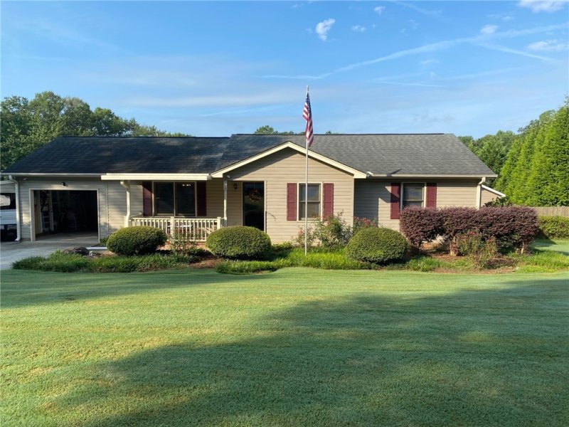 Property image 2 at 1204 Williamsburg Drive, Anderson, SC 29621