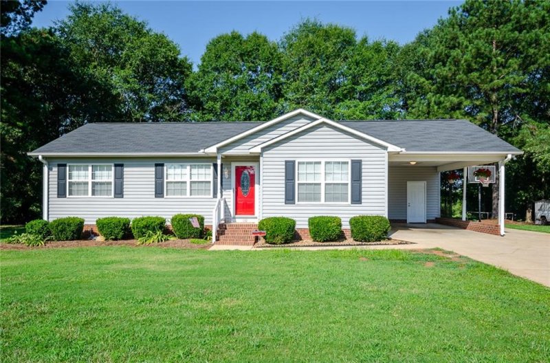 Property image 2 at 110 Cloverdale Drive, Anderson, SC 29626