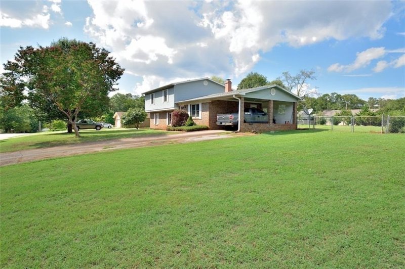 Property image 2 at 102 Meadow Drive, Seneca, SC 29678