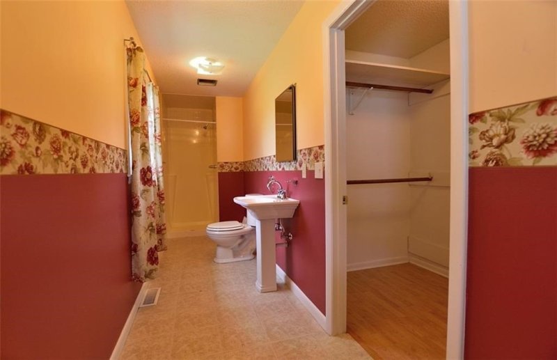 Property image 3 at 102 Meadow Drive, Seneca, SC 29678