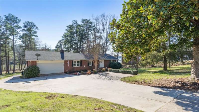 Property image 4 at 205 Edgewater Drive, Anderson, SC 29626