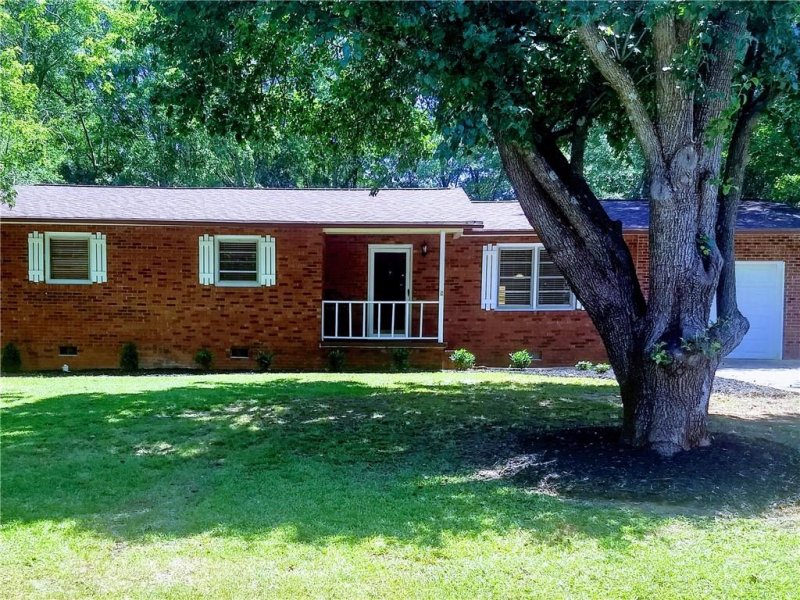 Property image 2 at 407 Spring Forest Drive, Central, SC 29630