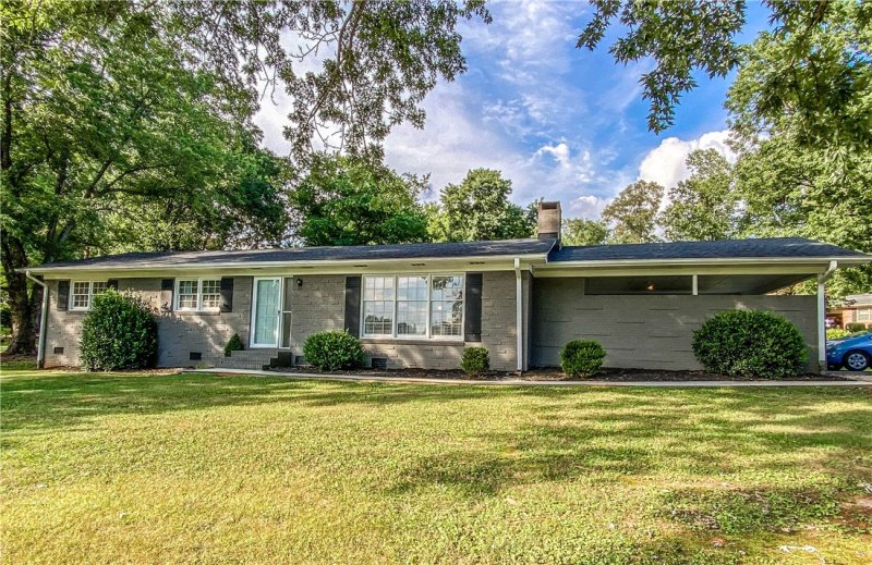 111 Brookhaven Circle