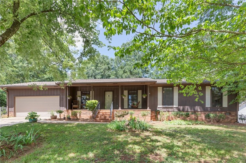 1207 Williamsburg Drive