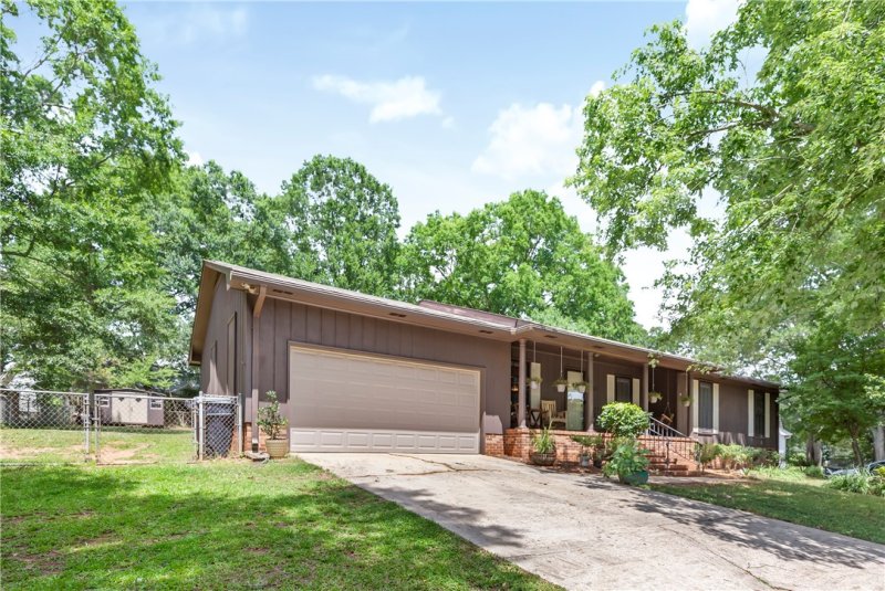 Property image 3 at 1207 Williamsburg Drive, Anderson, SC 29621