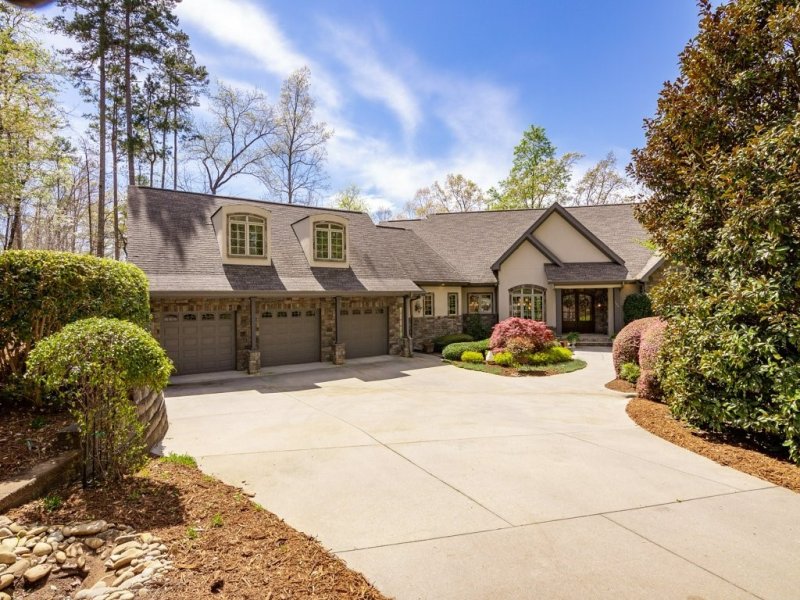 Property image 3 at 704 Dewberry Way, Seneca, SC 29672