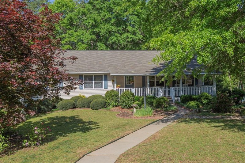 Property image 3 at 203 Lakefront Road, Townville, SC 29689