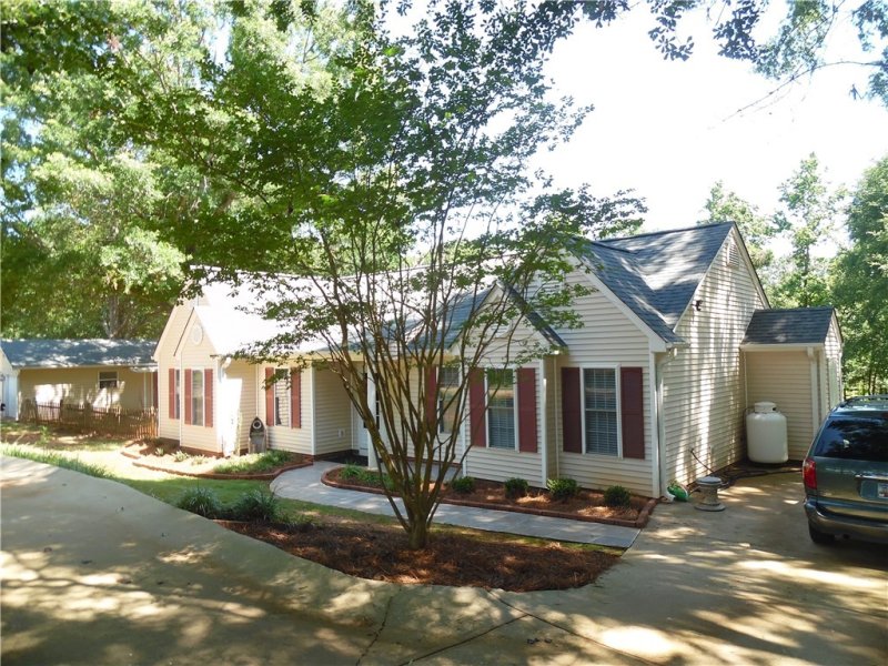 Property image 2 at 936 Dogwood Lane Lane, Townville, SC 29689