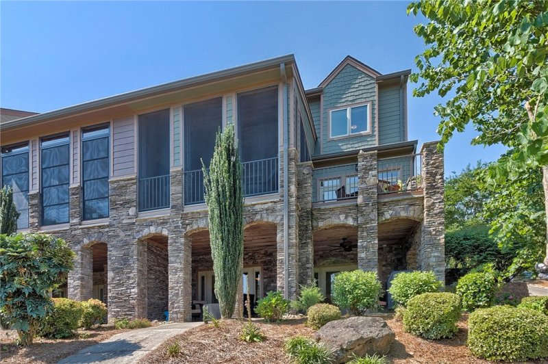 315 Blue Water Way