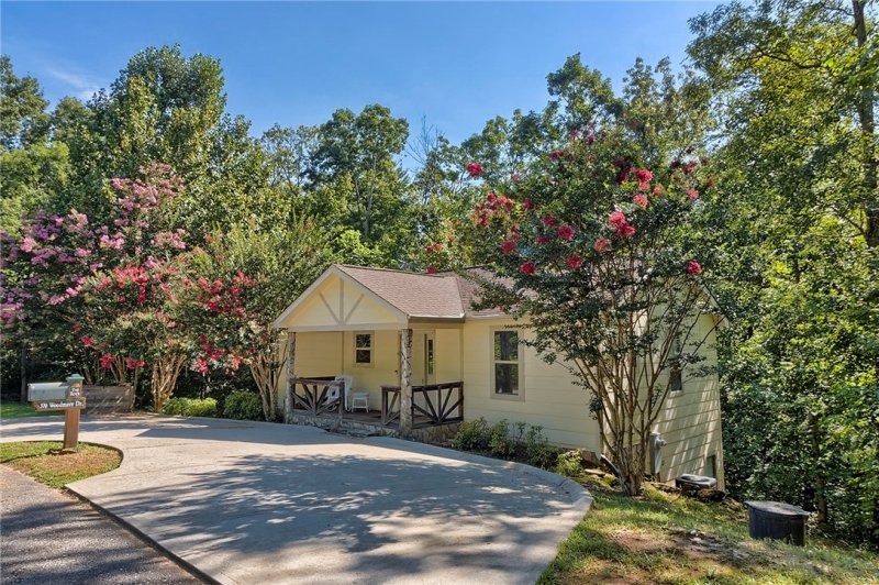 Property image 2 at 370 Woodmere Drive, Pickens, SC 29671