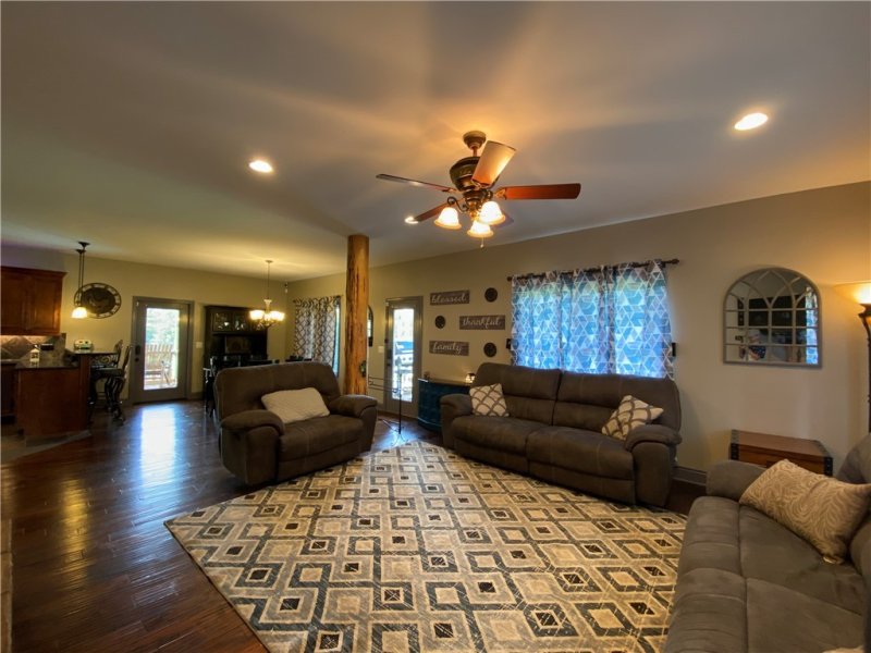 Property image 4 at 154 Waters Edge Lane, West Union, SC 29696