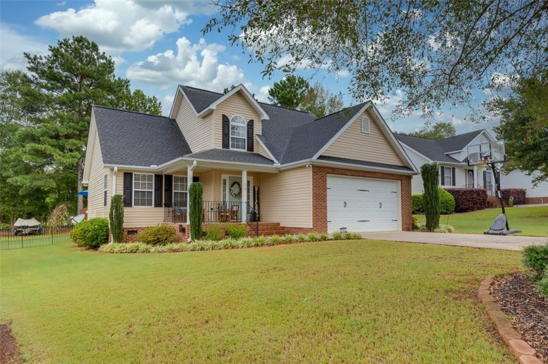Property image 2 at 112 Royal Drive, Williamston, SC 29697