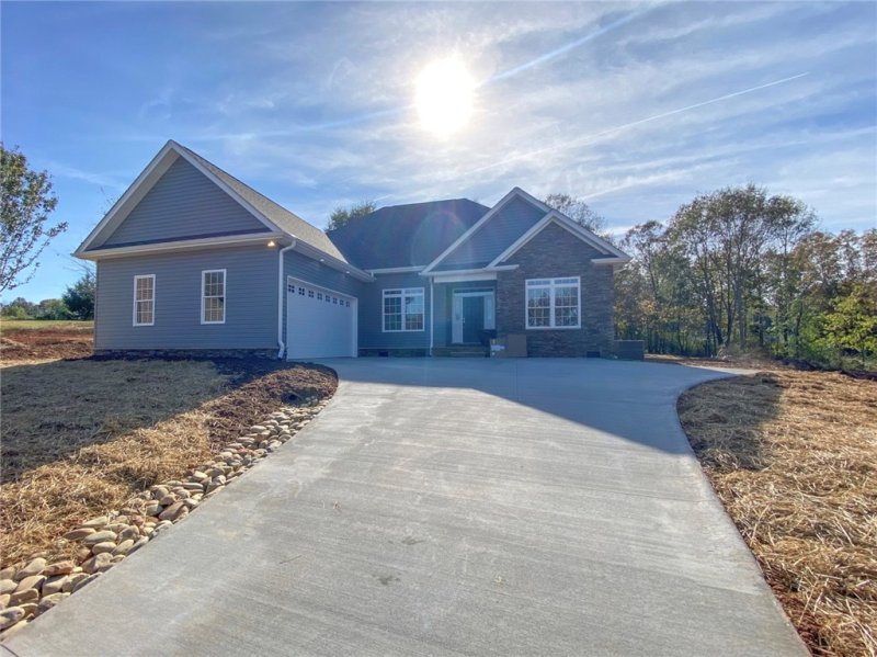 Property image 2 at 510 Ivy Spring Court, Seneca, SC 29678