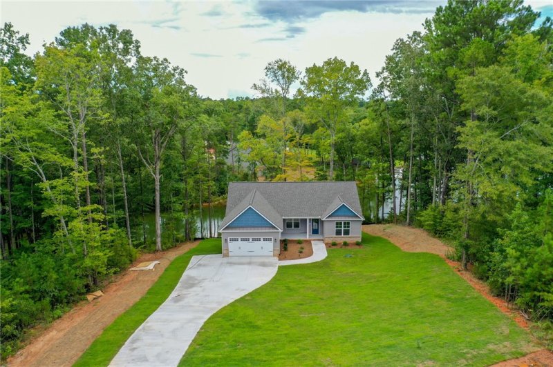 Property image 2 at 17 Longpoint Drive, Abbeville, SC 29620