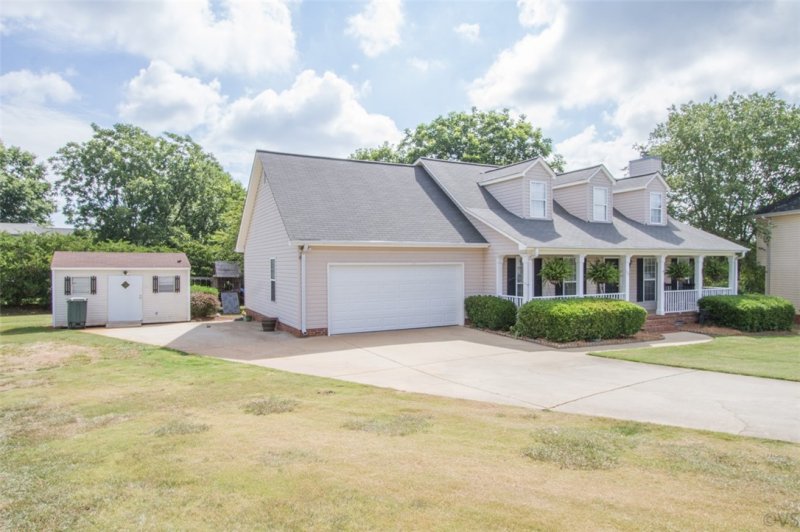 Property image 2 at 104 Laurens Court, Anderson, SC 29621