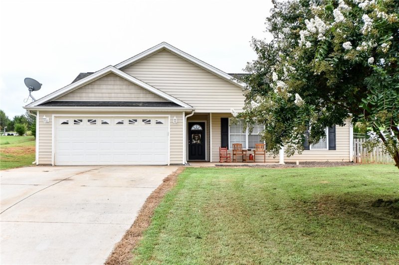 Property image 3 at 103 Claridge Place, Belton, SC 29627