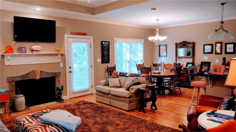 Property image 3 at 306 Breakwater Lane, Seneca, SC 29678