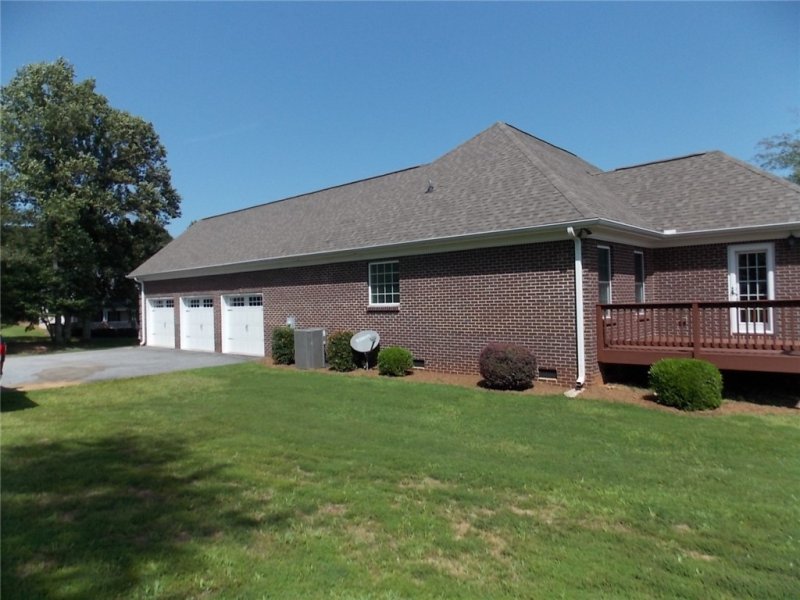 Property image 3 at 210 Fairway Drive, Pickens, SC 29671