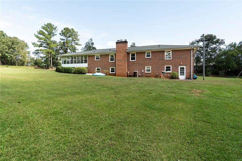 Property image 3 at 2002 Kaye Street, Seneca, SC 29678