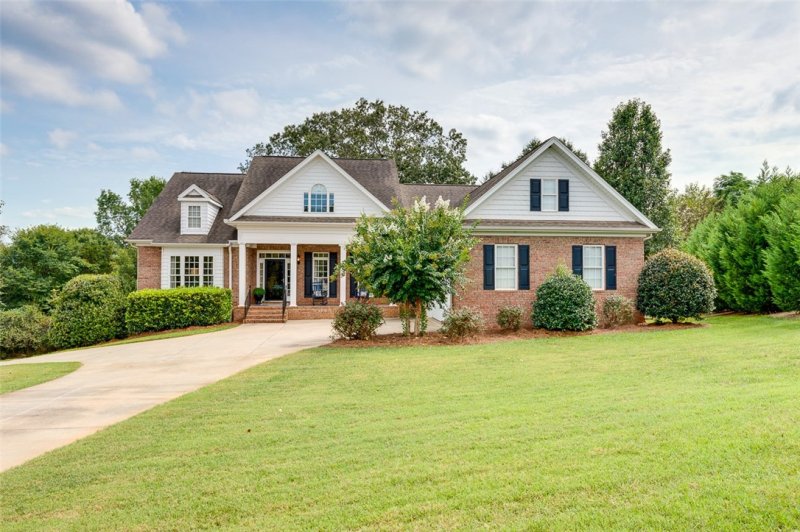Property image 2 at 106 Oak Brook Lane, Greenville, SC 29611