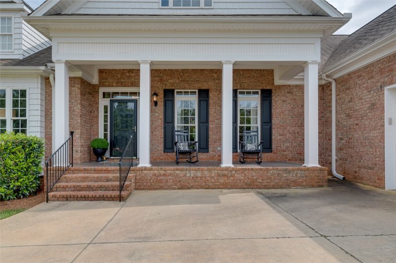 Property image 3 at 106 Oak Brook Lane, Greenville, SC 29611
