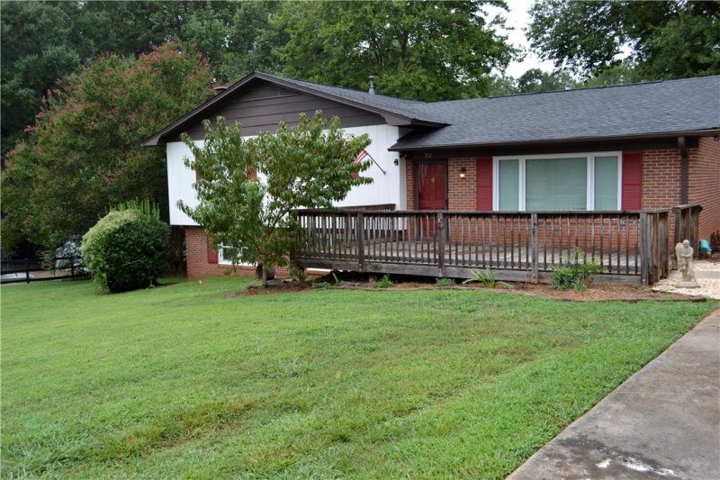 Property image 2 at 211 Hillandale Road, Liberty, SC 29657