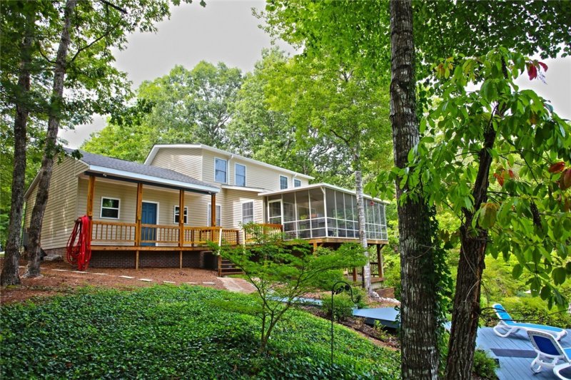 Property image 2 at 413 Clearwater Cove, Salem, SC 29676