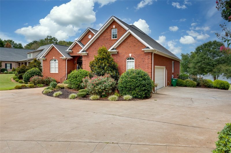 Property image 2 at 212 Waterfront Drive, Williamston, SC 29697