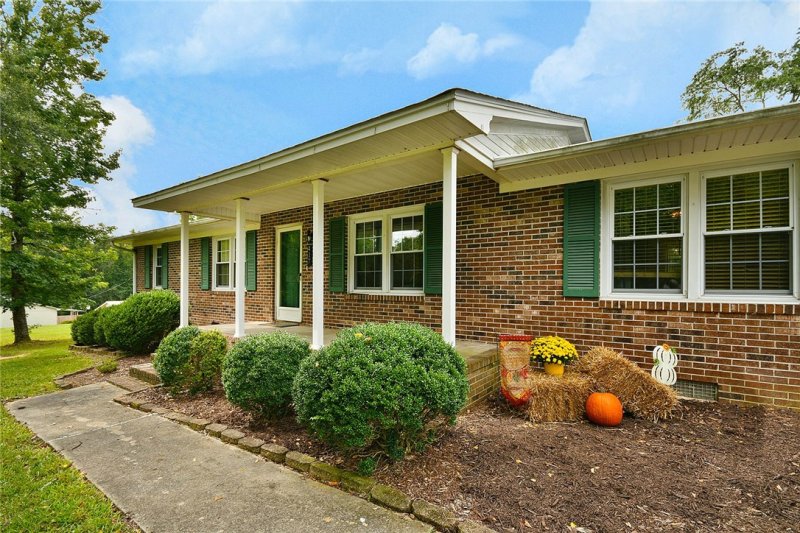 Property image 2 at 417 Springdale Avenue, Liberty, SC 29657